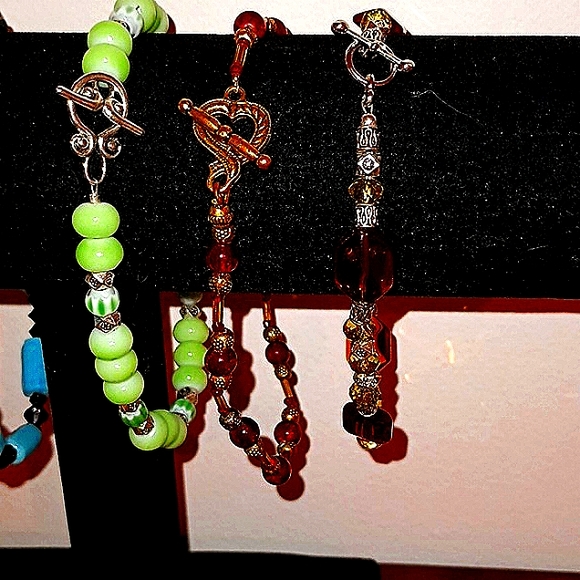 Bundle of 6 Handmade Beaded Toggle Closure 9" Anklets - Picture 3 of 5